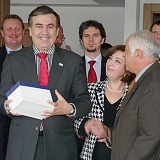 На встречу с Саакашвили была приглашена фирма FAVEA
